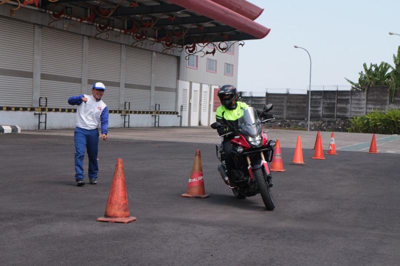 Konsumen Big Bike Honda Berlatih Safety Riding Bali Tribune konsumen-big-bike-honda-berlatih-safety-riding-bali-tribune